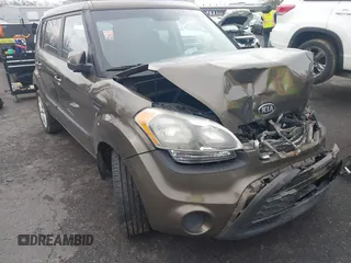 2013 Kia Soul ! with VIN KNDJT2A63D7537954, listed as a IAAI auction lot 41367467 with 91,580 mi miles. Bid and sale history available at carsss.com. Image 6.