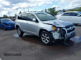 2012 Toyota RAV4 Limited z VIN JTMYF4DV1CD033746, wystawiony jako IAAI lot #41982264 z przebiegiem 61 527 mil mil oraz . Historia ofert i sprzedaży dostępna na DreamBid. Obrazek 1.