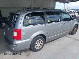 2013 Chrysler Town & Country Touring z VIN 2C4RC1BG0DR658041, wystawiony jako IAAI lot #42498154 z przebiegiem 141 626 mil mil oraz . Historia ofert i sprzedaży dostępna na DreamBid. Obrazek 4.