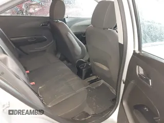 2019 Chevrolet Sonic LT z VIN 1G1JD5SB2K4144335, wystawiony jako IAAI lot #42479272 z przebiegiem 111 453 mil mil oraz . Historia ofert i sprzedaży dostępna na DreamBid. Obrazek 8.