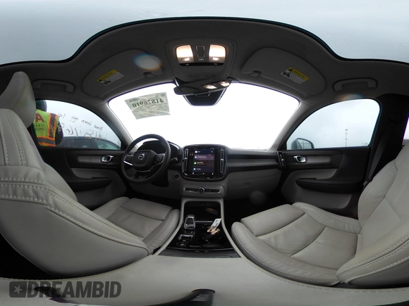 2024 Volvo XC40 Plus Bright Theme z VIN YV4L12UEXR2202130, wystawiony jako IAAI lot #41876910 z przebiegiem 15 997 mil mil oraz . Historia ofert i sprzedaży dostępna na DreamBid. Obrazek 22.