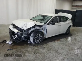 2025 Nissan Altima SV z VIN 1N4BL4DV3SN306053, wystawiony jako Copart lot #57676155 z przebiegiem Nie podano mil oraz Szkoda całkowita • Salvage title. Historia ofert i sprzedaży dostępna na DreamBid. Obrazek 1.