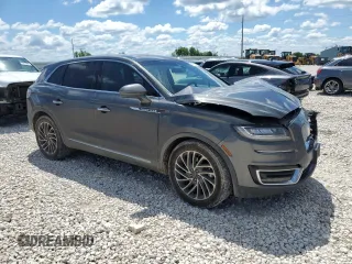 2019 Lincoln Nautilus Reserve z VIN 2LMPJ6L9XKBL51296, wystawiony jako Copart lot #56480135 z przebiegiem 59 852 mil mil oraz Szkoda całkowita • Salvage title. Historia ofert i sprzedaży dostępna na DreamBid. Obrazek 4.