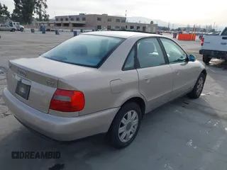 1998 Audi A4 с VIN WAUCB28D5WA136585, выставлен на аукционе IAAI как лот 41713516 с пробегом 219 677 миль миль и . История ставок и продаж доступна на DreamBid. Изображение 4.