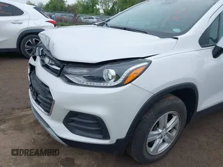 2021 Chevrolet Trax LT with VIN KL7CJPSB2MB358581, listed as a IAAI auction lot 42243675 with 32,517 mi miles and . Bid and sale history available at DreamBid. Image 6.