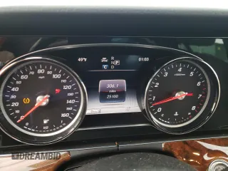 2018 Mercedes-Benz E-Class E 300 with VIN WDDZF4KB0JA485642, listed as a Copart auction lot 64412002 with 25,100 mi miles. Bid and sale history available at carsss.com. Image 9.