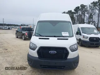 2023 Ford Transit Cargo z VIN 1FTBR3X87PKB82399, wystawiony jako IAAI lot #41368268 z przebiegiem 19 374 mil mil oraz . Historia ofert i sprzedaży dostępna na DreamBid. Obrazek 13.