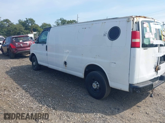 2005 Chevrolet Express Cargo Van with VIN 1GCGG29VX51200468, listed as a IAAI auction lot 40363424 with 999,999 mi miles. Bid and sale history available at carsss.com. Image 3.