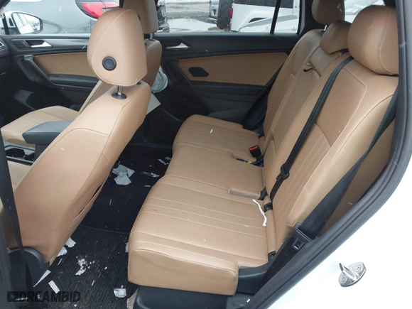 2022 Volkswagen Tiguan SE with VIN 3VV2B7AX8NM068186, listed as a IAAI auction lot 41704979 with 48,424 mi miles. Bid and sale history available at carsss.com. Image 8.