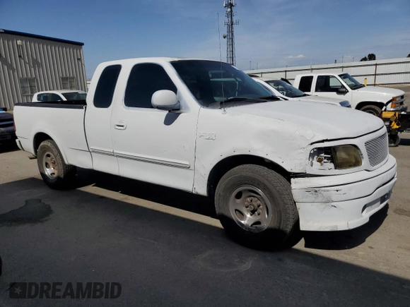 2003 Ford F-150 XL z VIN 2FTRX17253CA75533, wystawiony jako Copart lot #57361145 z przebiegiem 220 482 mil mil oraz Szkoda całkowita • Salvage title. Historia ofert i sprzedaży dostępna na DreamBid. Obrazek 4.