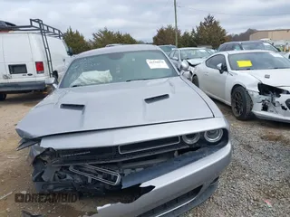2017 Dodge Challenger SXT z VIN 2C3CDZAG0HH572554, wystawiony jako IAAI lot #41538875 z przebiegiem 186 381 mil mil oraz . Historia ofert i sprzedaży dostępna na DreamBid. Obrazek 11.