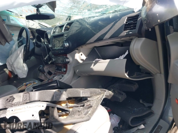 2011 Toyota Highlander Limited with VIN 5TDDK3EH4BS051707, listed as a IAAI auction lot 41913327 with Not provided miles and . Bid and sale history available at DreamBid. Image 5.