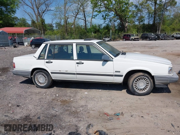 1991 Volvo 740 z VIN YV1FA8842M2506866, wystawiony jako IAAI lot #42076046 z przebiegiem 126 781 mil mil oraz . Historia ofert i sprzedaży dostępna na DreamBid. Obrazek 13.