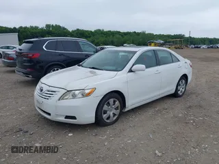 2007 Toyota Camry CE z VIN 4T1BE46K97U640376, wystawiony jako IAAI lot #42374162 z przebiegiem 251 260 mil mil oraz . Historia ofert i sprzedaży dostępna na DreamBid. Obrazek 2.