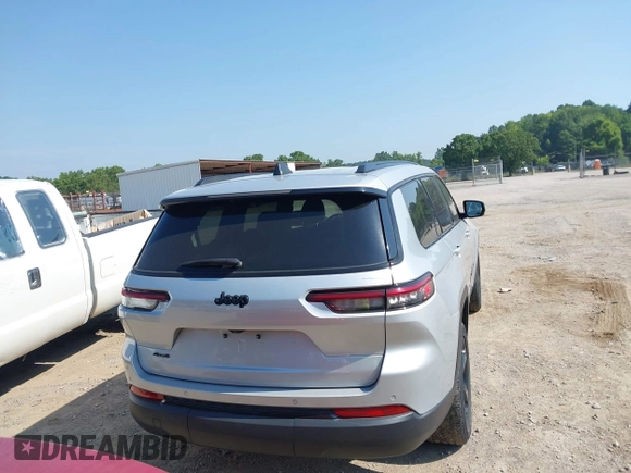 2023 Jeep Grand Cherokee Laredo z VIN 1C4RJKAG9P8865637, wystawiony jako IAAI lot #42682535 z przebiegiem 63 710 mil mil oraz . Historia ofert i sprzedaży dostępna na DreamBid. Obrazek 16.