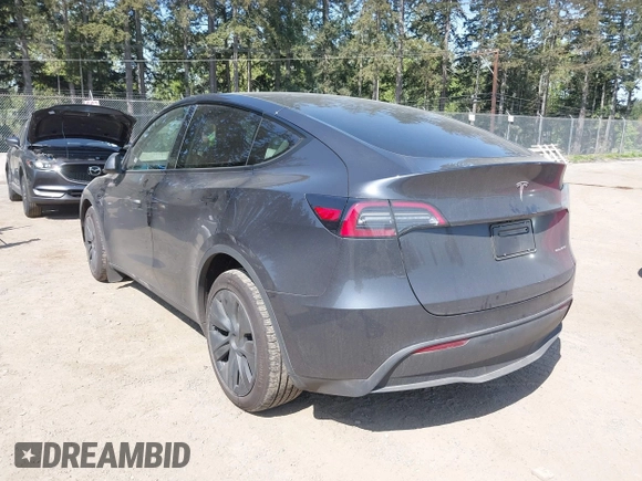 2024 Tesla Model Y Long Range with VIN 7SAYGDEE3RF177458, listed as a IAAI auction lot 42109641 with 7,890 mi miles. Bid and sale history available at carsss.com. Image 3.