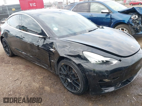 2018 Tesla Model 3 Long Range Battery z VIN 5YJ3E1EA7JF035546, wystawiony jako IAAI lot #42064239 z przebiegiem 113 210 mil mil oraz . Historia ofert i sprzedaży dostępna na DreamBid. Obrazek 6.