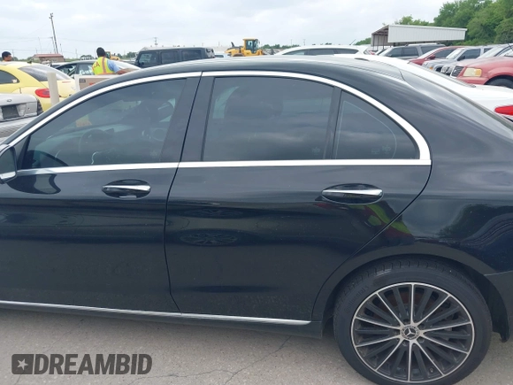 2019 Mercedes-Benz C 300 z VIN 55SWF8DB0KU307061, wystawiony jako IAAI lot #42143403 z przebiegiem Nie podano mil oraz . Historia ofert i sprzedaży dostępna na DreamBid. Obrazek 14.