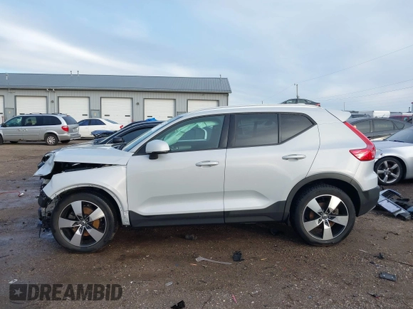2021 Volvo XC40 Momentum with VIN YV4162UK2M2409330, listed as a IAAI auction lot 41206272 with 44,407 mi miles. Bid and sale history available at carsss.com. Image 14.