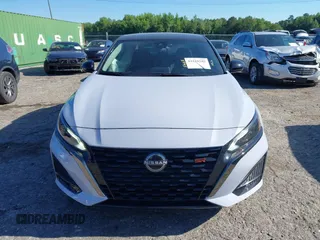 2024 Nissan Altima SR z VIN 1N4BL4CV9RN398846, wystawiony jako IAAI lot #42210282 z przebiegiem 4 973 mil mil oraz . Historia ofert i sprzedaży dostępna na DreamBid. Obrazek 12.