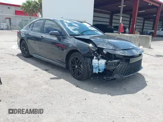 2025 Toyota Camry LE z VIN 4T1DAACK6SU549680, wystawiony jako IAAI lot #41931118 z przebiegiem 6 500 mil mil oraz . Historia ofert i sprzedaży dostępna na DreamBid. Obrazek 1.