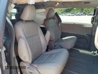 2017 Toyota Sienna XLE z VIN 5TDDZ3DC0HS188413, wystawiony jako Copart lot #53560135 z przebiegiem 187 950 mil mil oraz Szkoda całkowita • Salvage title. Historia ofert i sprzedaży dostępna na DreamBid. Obrazek 11.
