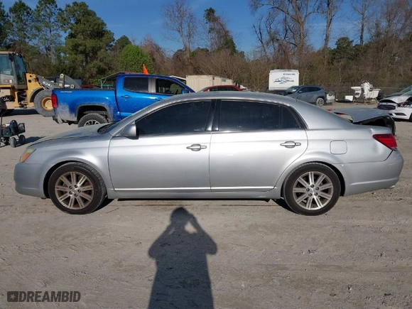2006 Toyota Avalon XL with VIN 4T1BK36B16U075719, listed as a IAAI auction lot 41831884 with 215,448 mi miles. Bid and sale history available at carsss.com. Image 14.