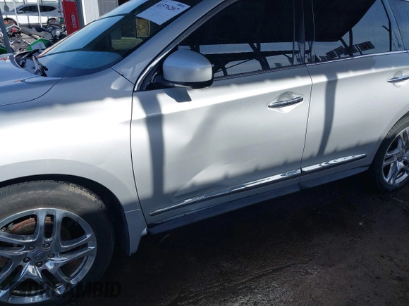 2013 Infiniti JX35 z VIN 5N1AL0MM3DC334693, wystawiony jako IAAI lot #41576207 z przebiegiem 113 677 mil mil oraz . Historia ofert i sprzedaży dostępna na DreamBid. Obrazek 18.