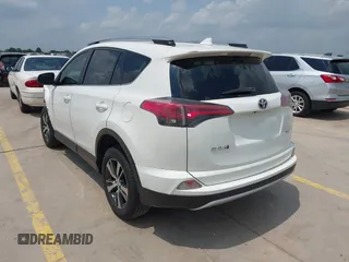 2018 Toyota RAV4 XLE с VIN JTMWFREV3JD121908, выставлен на аукционе IAAI как лот 42140675 с пробегом 114 819 миль миль и . История ставок и продаж доступна на DreamBid. Изображение 3.