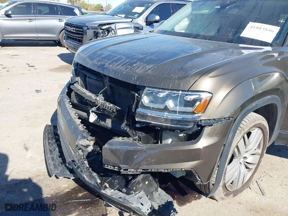 2019 Volkswagen Atlas 3.6L V6 SE w/Technology with VIN 1V2WR2CA0KC572590, listed as a IAAI auction lot 41083846 with 60,232 mi miles. Bid and sale history available at carsss.com. Image 6.