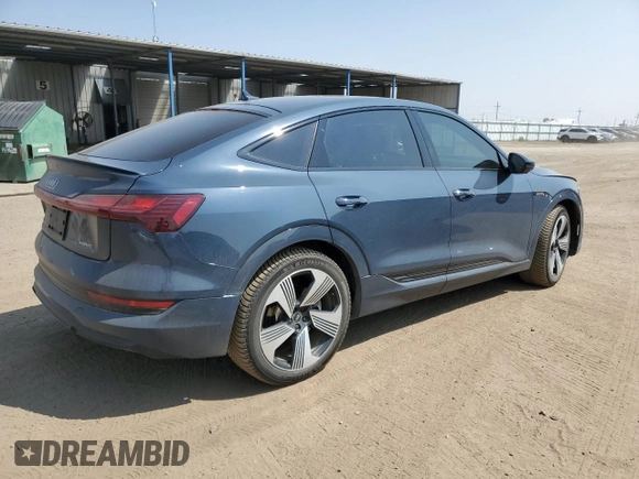 2021 Audi e-tron Sportback Prestige z VIN WA13ABGE6MB007966, wystawiony jako Copart lot #64278064 z przebiegiem 26 989 mil mil oraz Szkody całkowita. Historia ofert i sprzedaży dostępna na DreamBid. Obrazek 3.