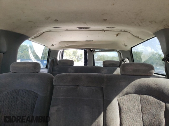 2000 Chevrolet Suburban LT with VIN 3GNEC16T8YG118087, listed as a Copart auction lot 72628204 with 0 mi miles and Salvage Title. Bid and sale history available at carsss.com. Image 10.