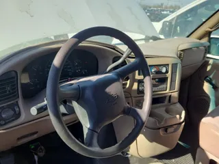 2000 Chevrolet Astro Cargo z VIN 1GCDM19W4YB196124, wystawiony jako IAAI lot #42398481 z przebiegiem 200 414 mil mil oraz . Historia ofert i sprzedaży dostępna na DreamBid. Obrazek 10.