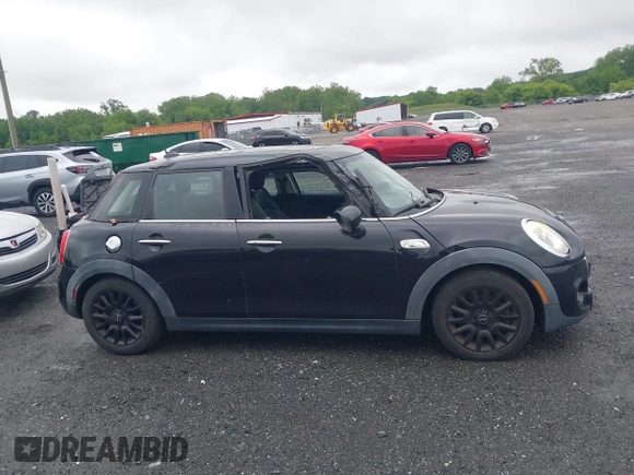 2015 MINI Hardtop 4 Door S with VIN WMWXU3C55F2B56429, listed as a IAAI auction lot 42335996 with 114,781 mi miles and . Bid and sale history available at DreamBid. Image 14.