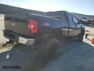 2010 Chevrolet Silverado 1500 LT with VIN 1GCSKSE30AZ269694, listed as a Copart auction lot 87296874 with 116,556 mi miles and Salvage Title. Bid and sale history available at carsss.com. Image 3.
