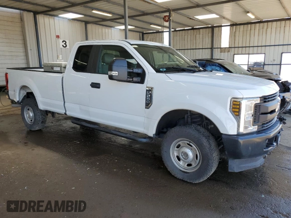 2019 Ford F-250 XL z VIN 1FT7X2B64KEC43064, wystawiony jako Copart lot #62648665 z przebiegiem 109 146 mil mil oraz Czysty tytuł • Clean title. Historia ofert i sprzedaży dostępna na DreamBid. Obrazek 4.
