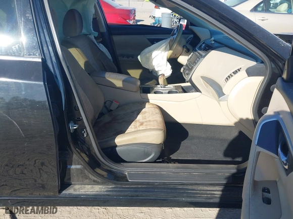 2018 Nissan Altima 2.5 SV with VIN 1N4AL3AP9JC110947, listed as a IAAI auction lot 40555479 with 191,294 mi miles. Bid and sale history available at carsss.com. Image 5.