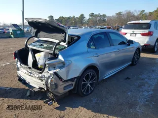 2018 Toyota Camry LE z VIN 4T1B11HK4JU616470, wystawiony jako IAAI lot #41352888 z przebiegiem 102 109 mil mil oraz . Historia ofert i sprzedaży dostępna na DreamBid. Obrazek 4.