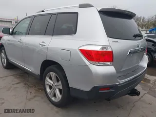 2013 Toyota Highlander Limited with VIN 5TDYK3EH0DS125189, listed as a IAAI auction lot 41077368 with 113,564 mi miles. Bid and sale history available at carsss.com. Image 3.