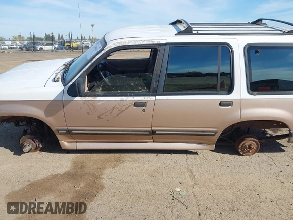 1994 Ford Explorer Eddie Bauer z VIN 1FMDU34X6RUC19898, wystawiony jako IAAI lot #42004431 z przebiegiem 89 463 mil mil oraz . Historia ofert i sprzedaży dostępna na DreamBid. Obrazek 6.