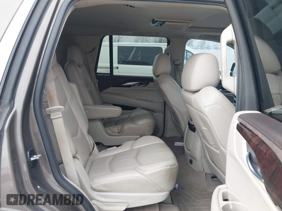2015 Cadillac Escalade Luxury z VIN 1GYS3MKJ9FR725818, wystawiony jako IAAI lot #41596731 z przebiegiem 224 246 mil mil oraz . Historia ofert i sprzedaży dostępna na DreamBid. Obrazek 8.