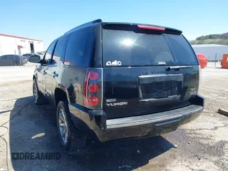 2010 GMC Yukon Denali with VIN 1GKUKEEF5AR201853, listed as a IAAI auction lot 41847258 with 205,431 mi miles. Bid and sale history available at carsss.com. Image 3.