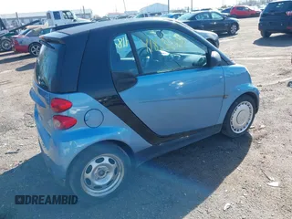 2013 Smart fortwo Pure z VIN WMEEJ3BA5DK672416, wystawiony jako IAAI lot #41820199 z przebiegiem 75 875 mil mil oraz . Historia ofert i sprzedaży dostępna na DreamBid. Obrazek 4.