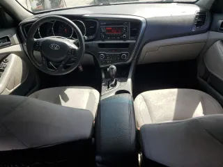 2013 Kia Optima LX z VIN 5XXGM4A76DG206790, wystawiony jako Copart lot #54222565 z przebiegiem 133 077 mil mil oraz Szkoda całkowita • Salvage title. Historia ofert i sprzedaży dostępna na DreamBid. Obrazek 8.