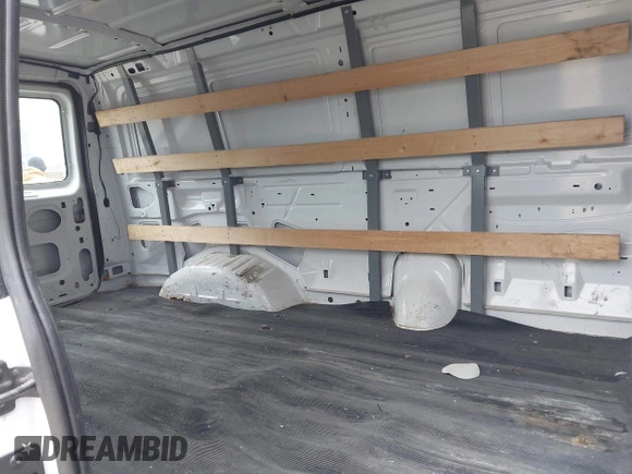 2013 Ford Econoline Cargo Commercial z VIN 1FTNE2EW5DDA32862, wystawiony jako IAAI lot #42012064 z przebiegiem 123 985 mil mil oraz . Historia ofert i sprzedaży dostępna na DreamBid. Obrazek 8.