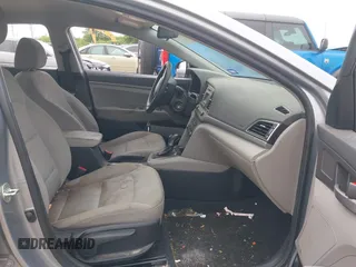2017 Hyundai Elantra SE z VIN 5NPD74LF7HH150206, wystawiony jako IAAI lot #42382856 z przebiegiem 133 240 mil mil oraz . Historia ofert i sprzedaży dostępna na DreamBid. Obrazek 5.