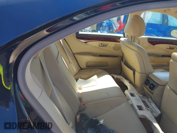 2008 Lexus LS with VIN JTHBL46F285055601, listed as a IAAI auction lot 41973808 with 227,315 mi miles. Bid and sale history available at carsss.com. Image 8.