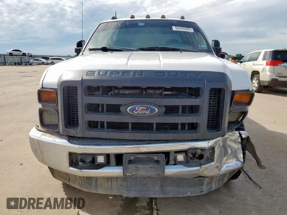 2008 Ford F-250 XL z VIN 1FTNX20508ED32012, wystawiony jako Copart lot #60426005 z przebiegiem 379 231 mil mil oraz Szkoda całkowita • Salvage title. Historia ofert i sprzedaży dostępna na DreamBid. Obrazek 5.