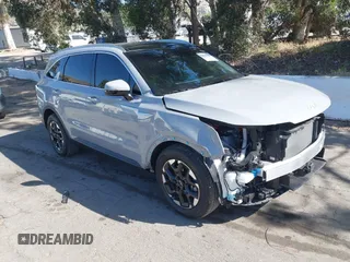 2025 Kia Sorento S z VIN 5XYRL4JC4SG324838, wystawiony jako IAAI lot #42328103 z przebiegiem 9 253 mil mil oraz . Historia ofert i sprzedaży dostępna na DreamBid. Obrazek 1.
