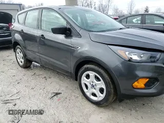 2018 Ford Escape S z VIN 1FMCU0F75JUD28557, wystawiony jako Copart lot #47191165 z przebiegiem 154 597 mil mil oraz Czysty tytuł • Clean title. Historia ofert i sprzedaży dostępna na DreamBid. Obrazek 14.
